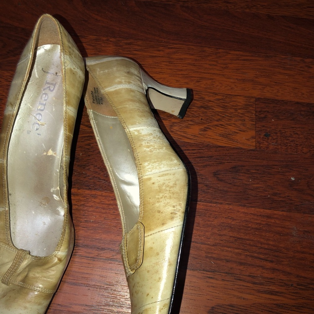 J. Renee  vintage worn cream/tan shoe